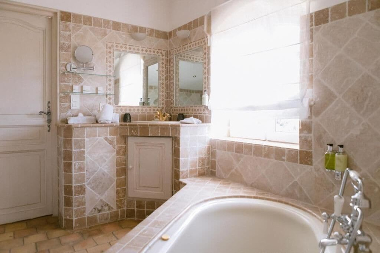 Bathroom 5, LE MAS DE LA ROSE, Bouches-du-Rhône
