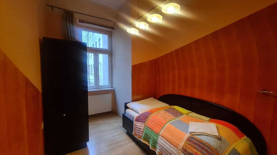 Room 2, Simple Room Long Stay Central Location, Wien
