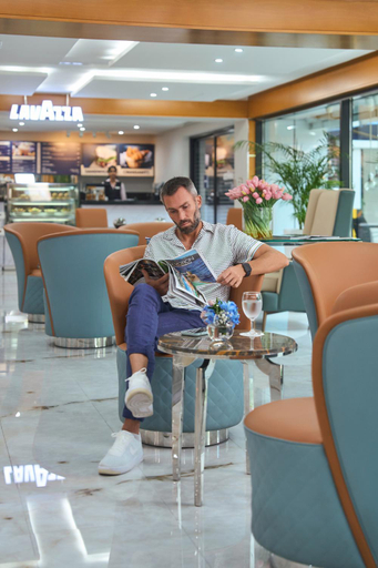 Food & Drinks 5, Golden Sands 5, Dubai