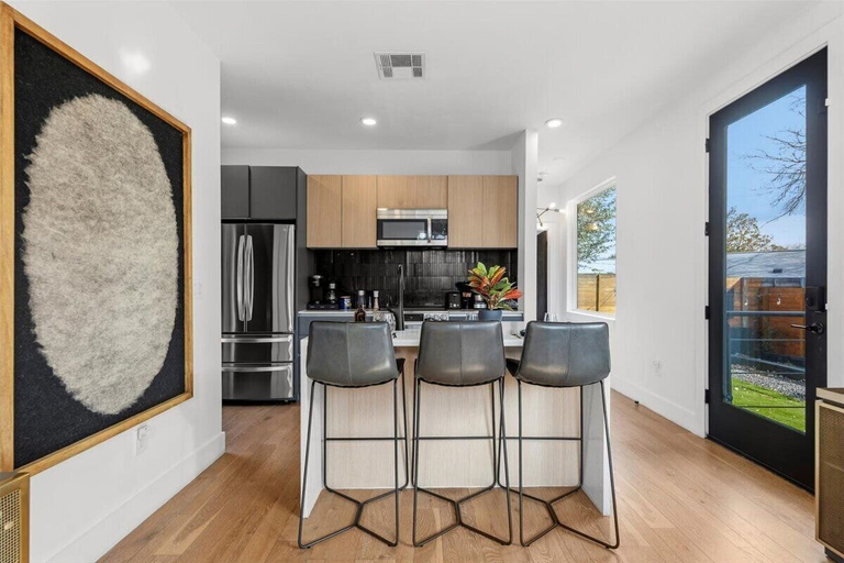 Private kitchen 3, Gladeview Dr, Travis