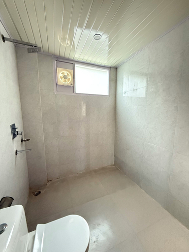 Bathroom 5, Vezara, Shimla