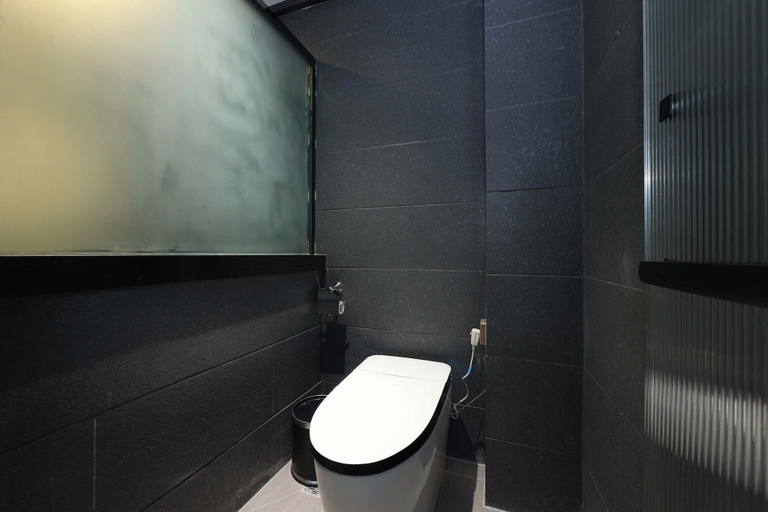 Bathroom 4, Yiyun Tingju Viewing Ancient Courtyard, Lijiang