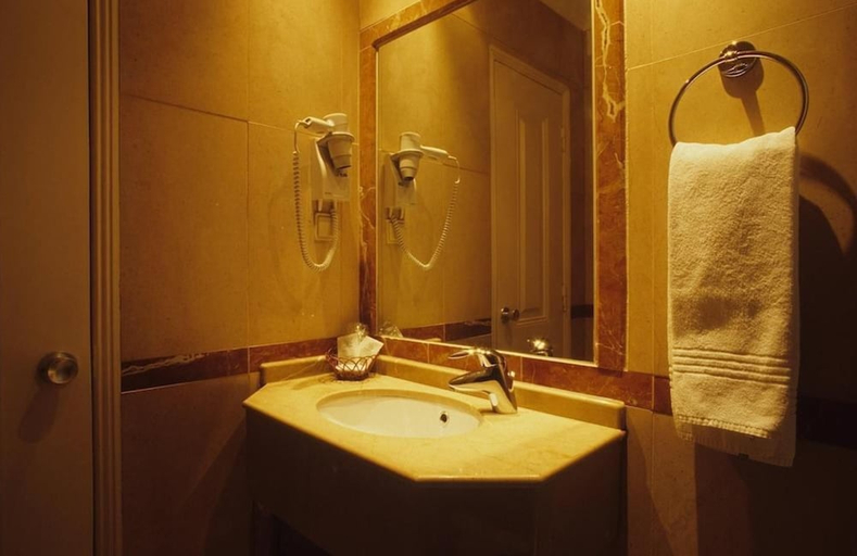 Bathroom 4, Hotel Dom Sancho I, Lisbon