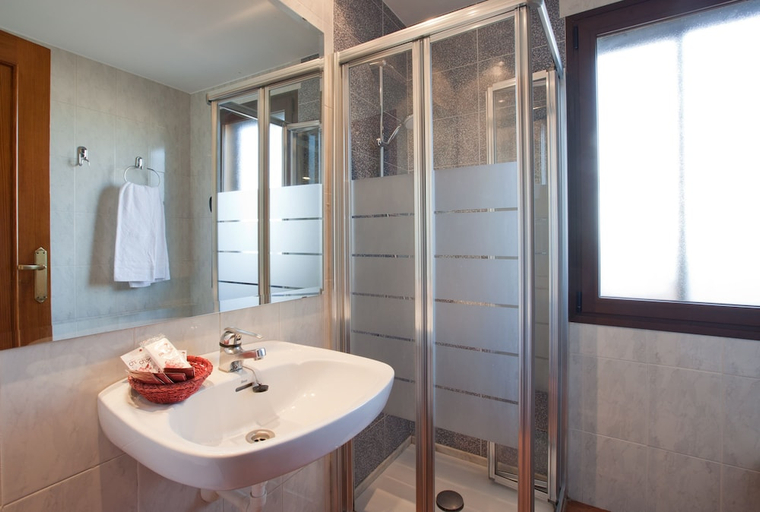 Bathroom 2, Real de Toledo, Toledo