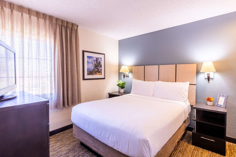 Bedroom 4, Sonesta Simply Suites Orange County Airport, Orange
