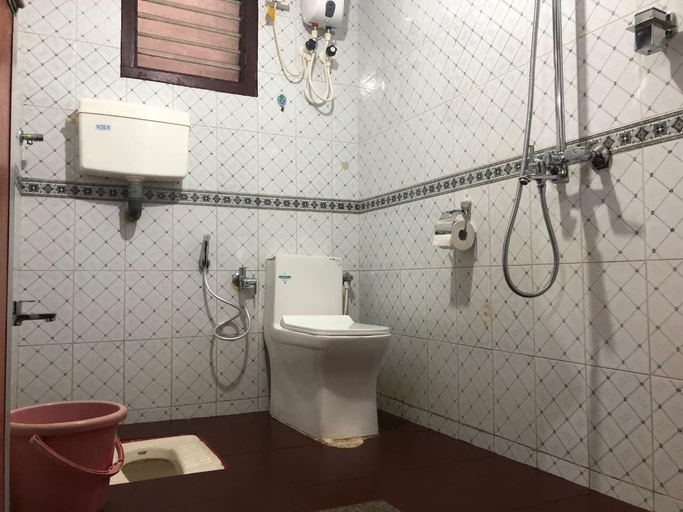 Bathroom 2, Nature Inn Cottage, Uttara Kannada