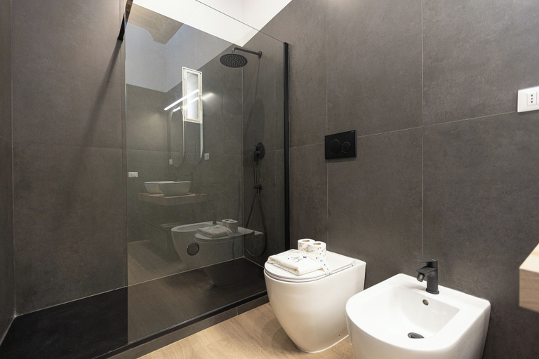 Bathroom 4, Navona Apartment, Rome