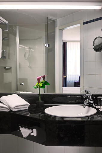 Bathroom 5, IntercityHotel Ingolstadt, Ingolstadt