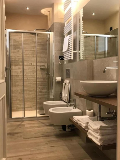 Bathroom 3, Palazzo Domanto Parma Apartments, Parma