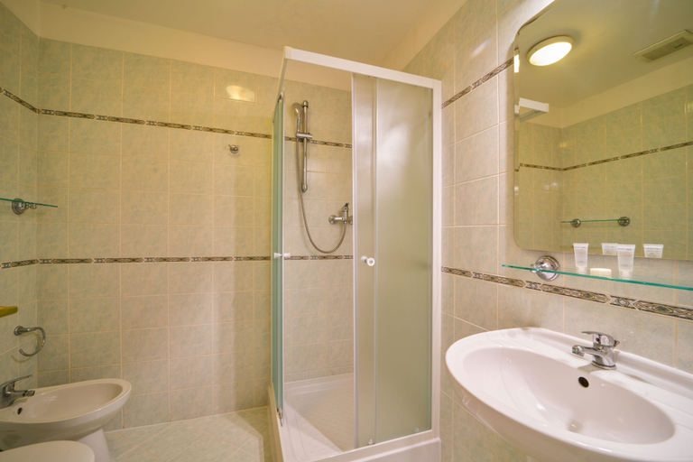 Bathroom 3, Hotel St George - Czech Leading Hotels, Praha 2