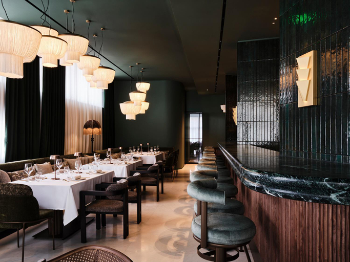 Restaurant 4, The Fiction, Attica