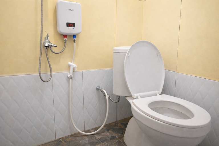 Bathroom 2, Alma Guest House Syariah, Tasikmalaya