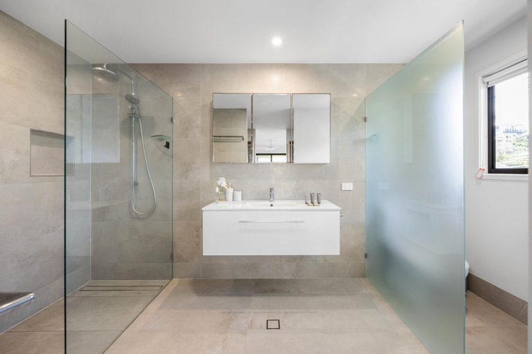 Bathroom 2, Bright Beachside Family House with Ocean Views, Maroochy - Coastal North