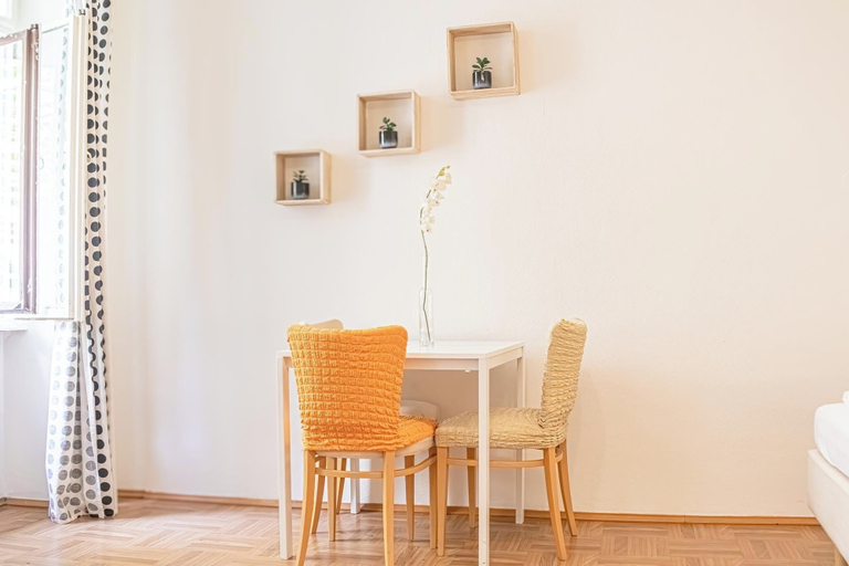 In-room dining 5, Cozy 1BR Long Stay Near Waldmullerpark, Wien