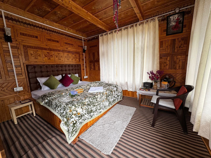 Room 5, Mountain pine majesty jibhi, Kullu
