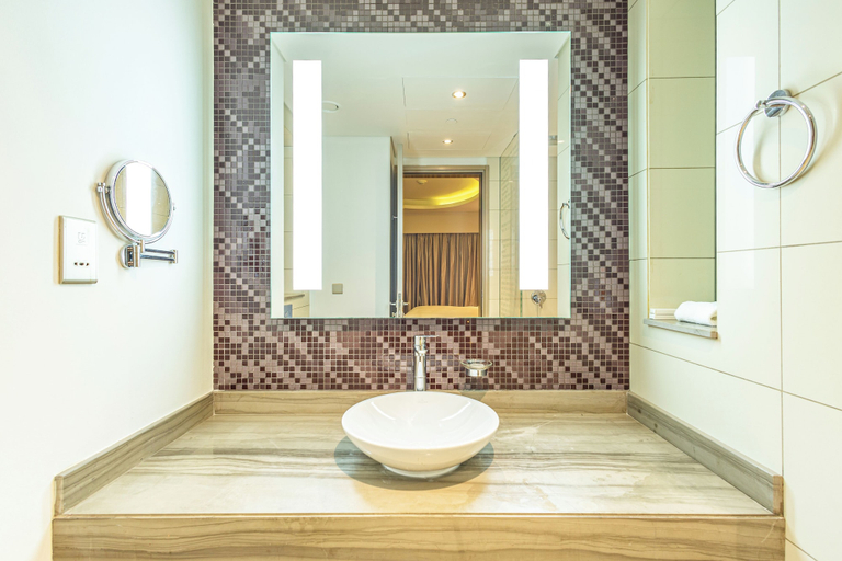 Bathroom 5, Superhost 1BR DAMAC Towers Paramount, Dubai
