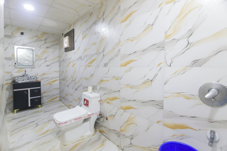 Bathroom, Anand Hotel With banquet hall Karol Bagh, Delhi