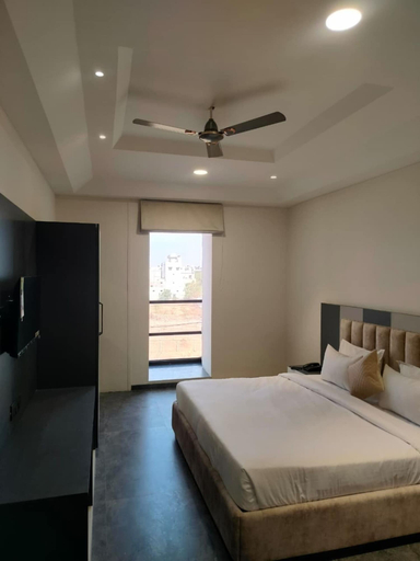Room 4, Heaven X Inn Hotel, Indore
