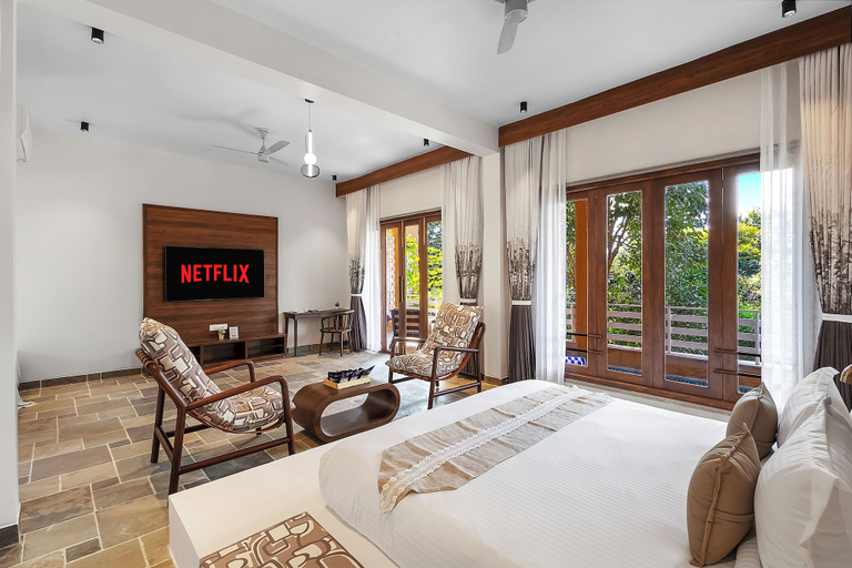 Room 2, Still River Suites with Heated Pool, Jacuzzi by ELIVAAS, Udaipur