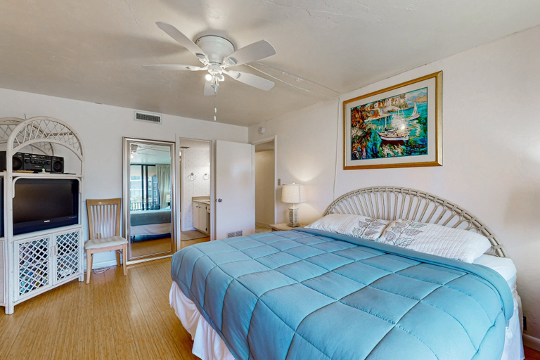 Room 2, Oceanfront Condo w/ Private Balcony & Stunning View - Boardwalk to Beach, Saint Johns