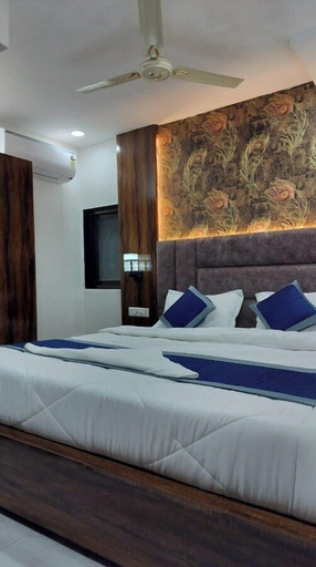 Room 5, New Hotel Avni, Varanasi