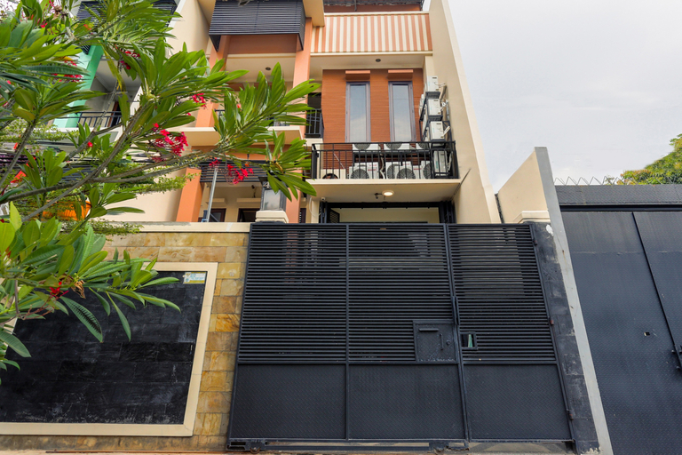 Exterior 4, Hotel O Point Inn, West Jakarta