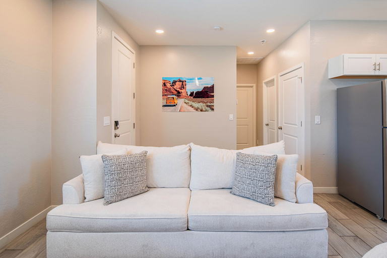 Living area 2, The One 311, Maricopa