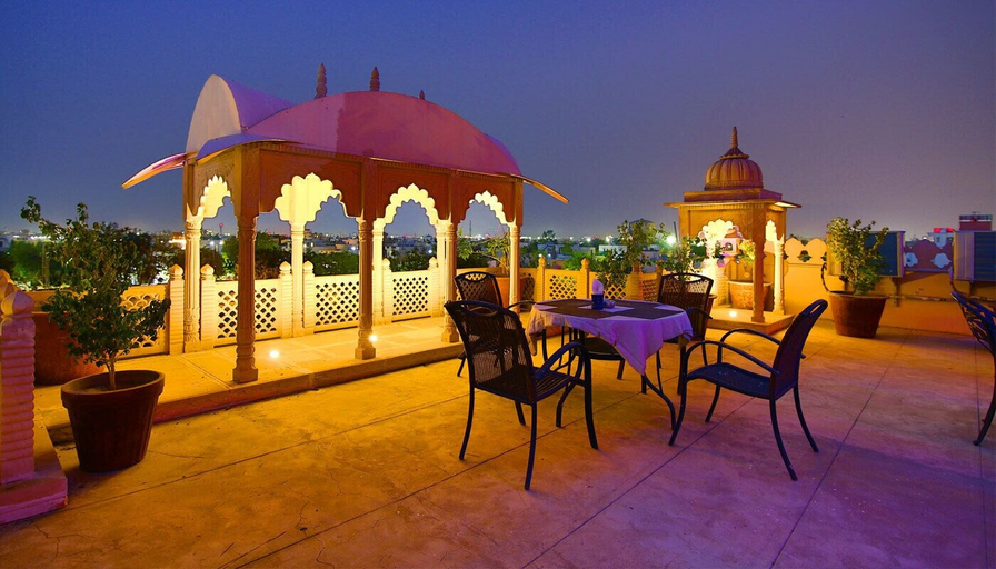 Outdoor dining, Jharokha Heritage Hotel Jaipur, Jaipur