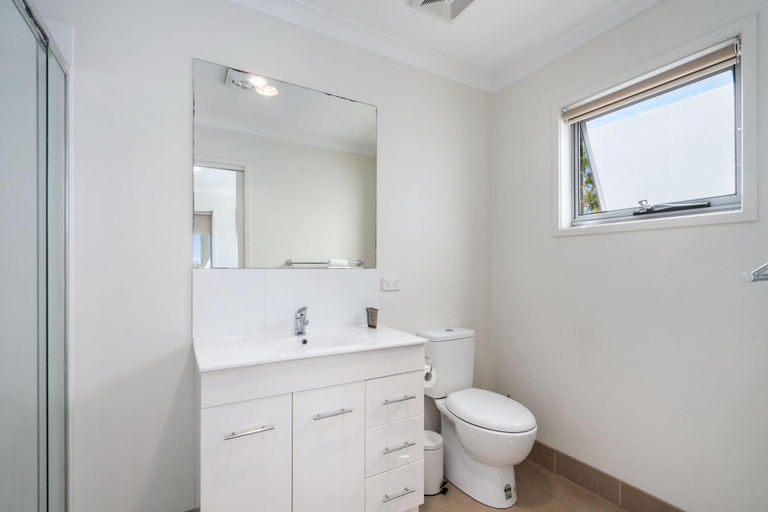 Bathroom 3, Relaxed 2br, 2bth Apartment With Balcony & Parking, Canberra