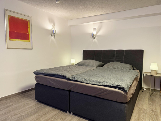 Bedroom 2, 2 Zimmer Apartment am Zoo mit Garten, Wuppertal