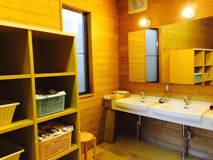Bathroom 4, Enokiya Ryokan, Yufu