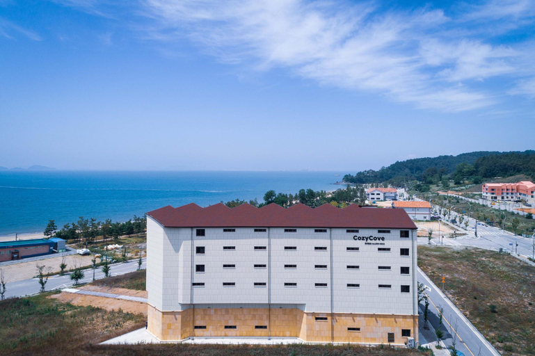 Others, Cozy Cove Hotel, Buan