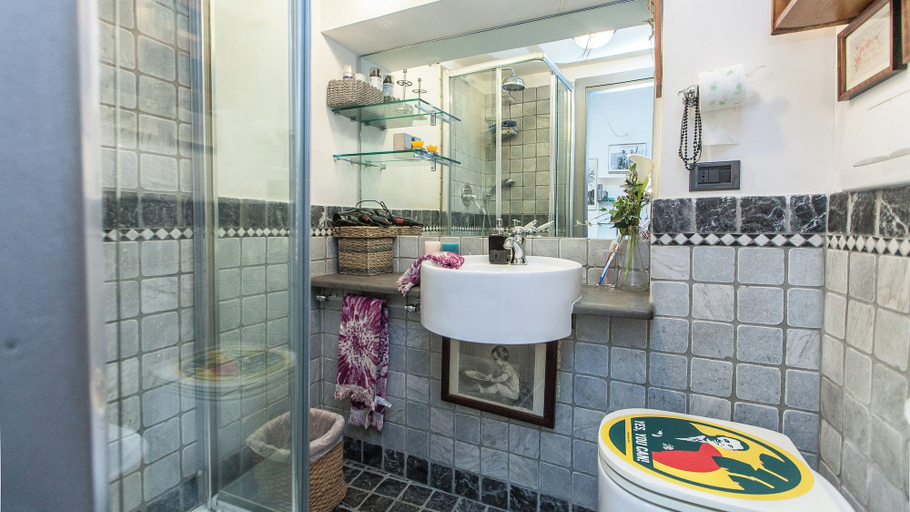 Bathroom 5, Rental in Rome Lungaretta Apartment, Roma