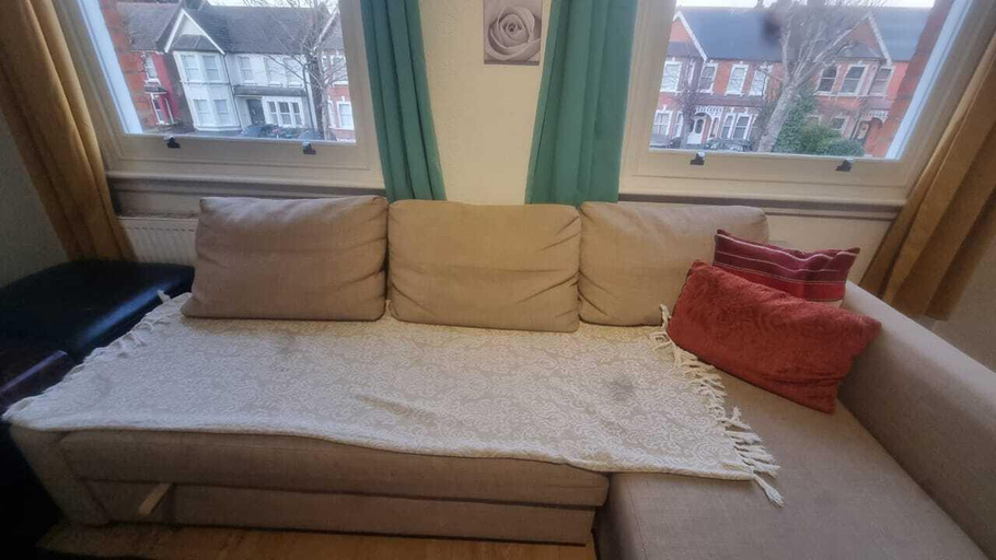 Others 5, Extra Large One Bedroom Flat with Parking, London