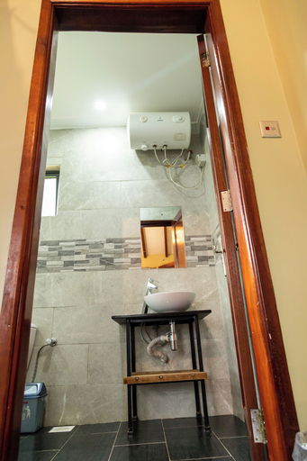 Bathroom 4, Extreme Adventure Park, Bamunanika