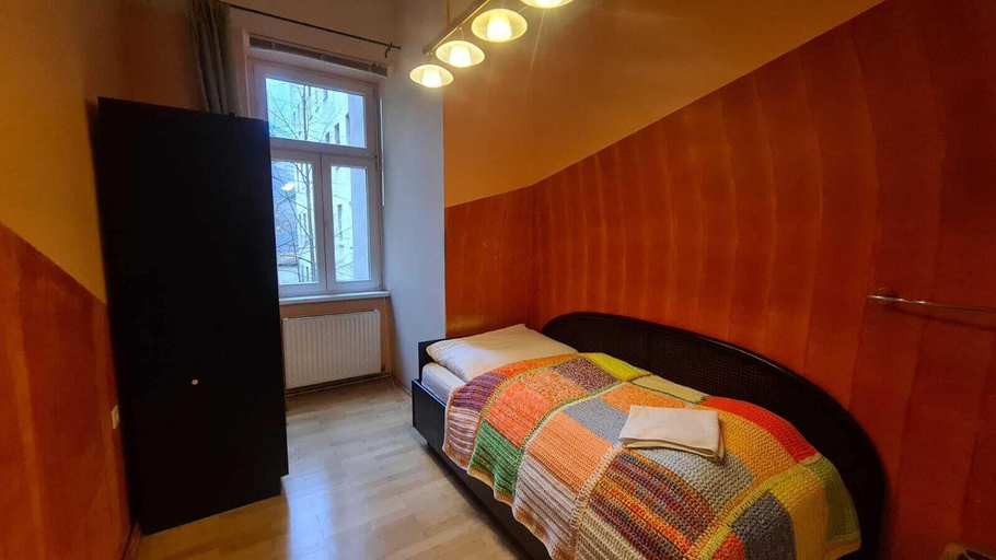 Room 5, Simple Room Long Stay Central Location, Wien