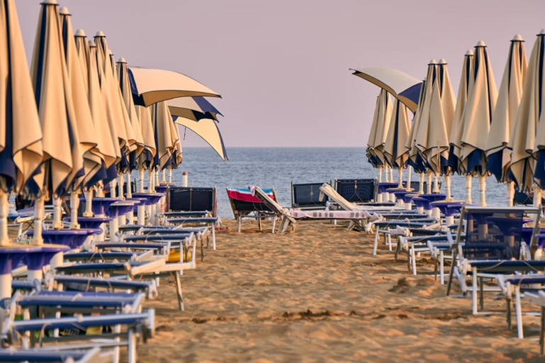 Beach 5, Cozy beachside apartment with balcony, Venezia