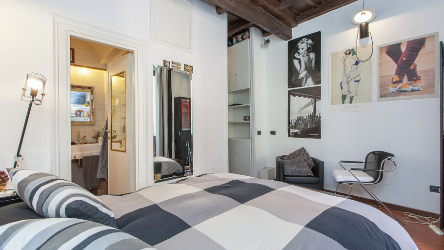 Bedroom 4, Rental in Rome Lungaretta Apartment, Roma