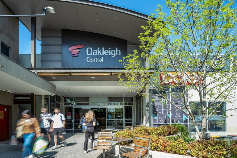 Interior 2, Central Oakleigh 2BR Apartment w Parking, Melbourne