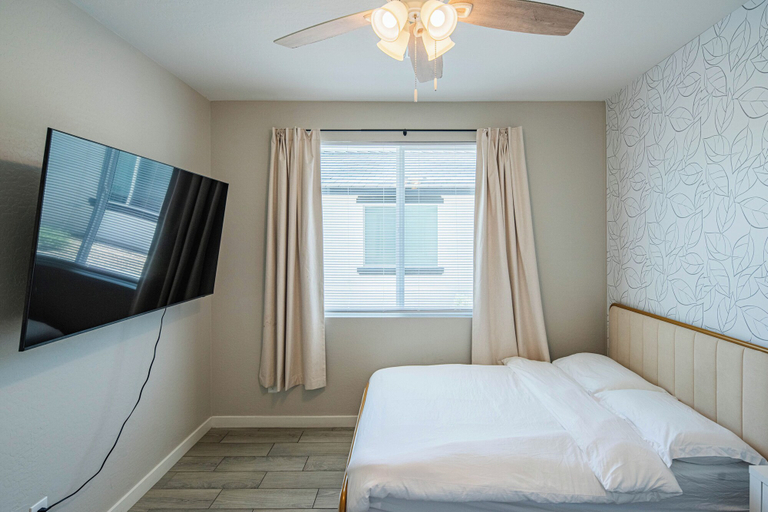 Room 2, The One 215, Maricopa