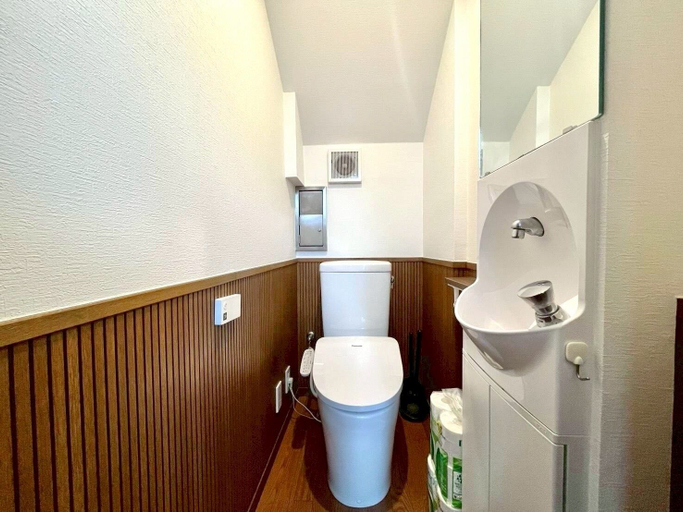 Bathroom 2, Yokohama Mega Stay, Yokohama