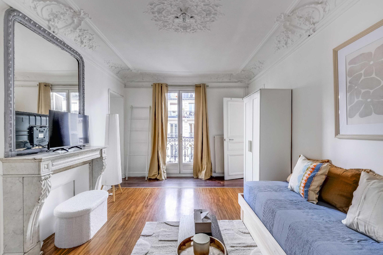 2, Haussmannian apt - 2BDR/6P near Marais/sentier, Paris