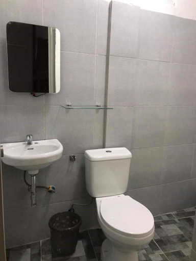 Bathroom 3, Prim Travellers Inn, Coron