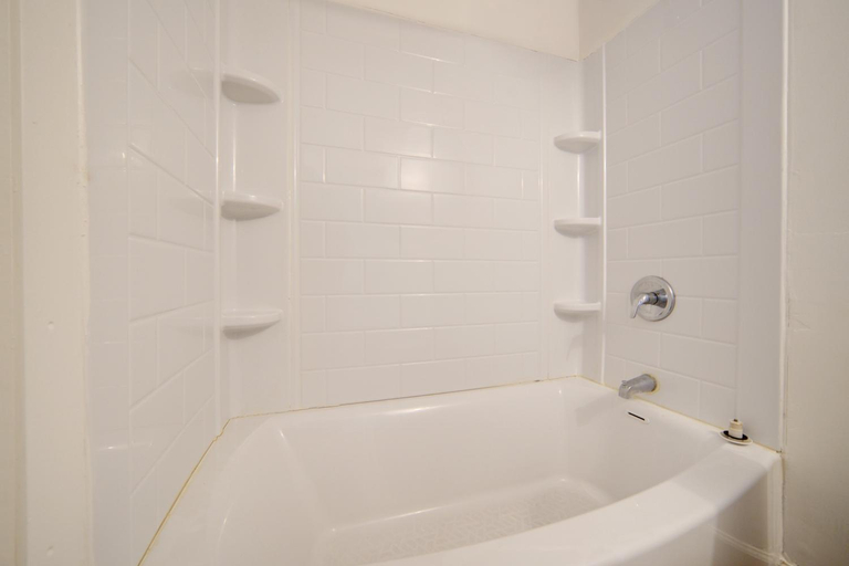 Bathroom 3, Cannon Inn By Capital O Gonzales Tx, Gonzales