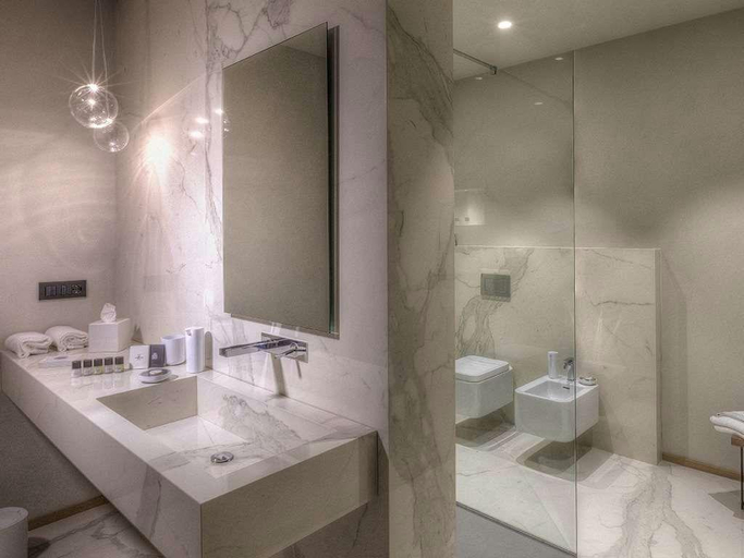 Bathroom 5, Hotel The Cube, Parma