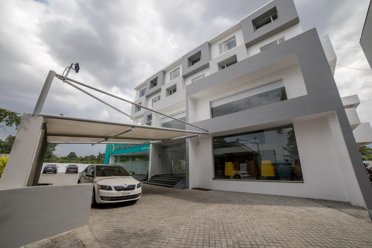 Exterior & Views