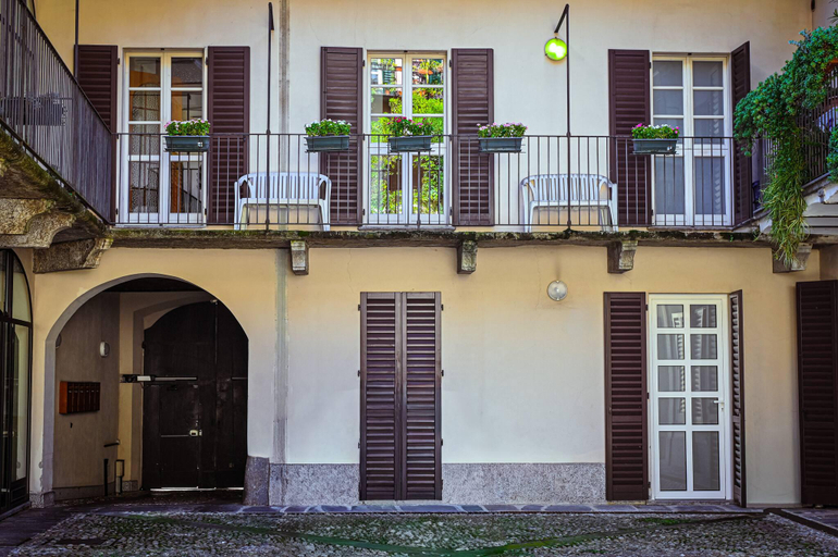 5, One Only Lake View Apartment in Central Como, Como