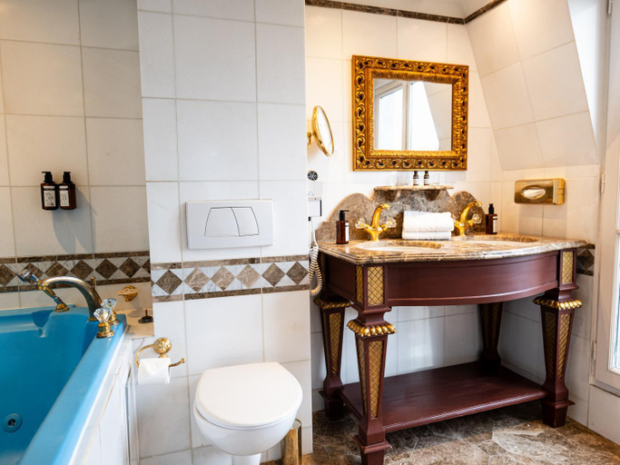 Bathroom 3, La Villa Royale Hotel, Paris