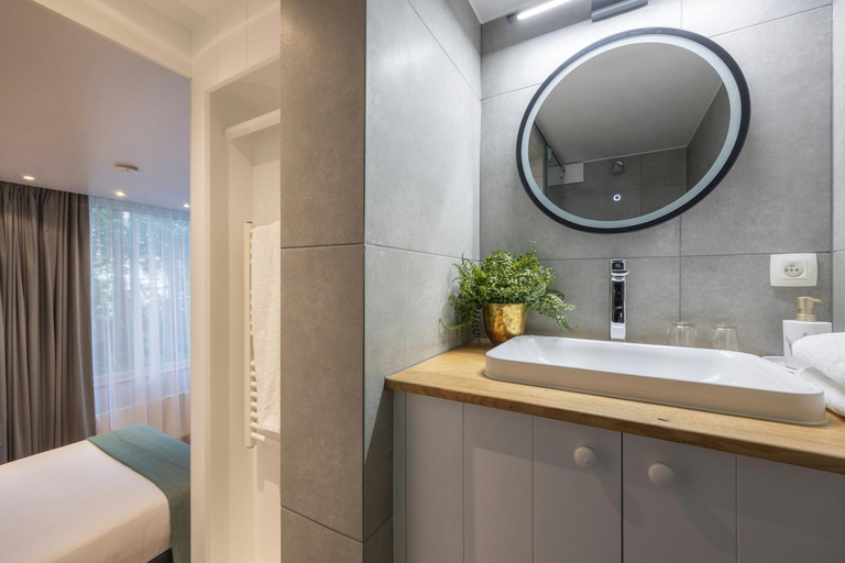 Bathroom 4, The Plaza Hotel Antwerp, Antwerpen