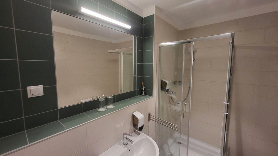 Bathroom 4, D50 Hotel and Event Center, Budapesti